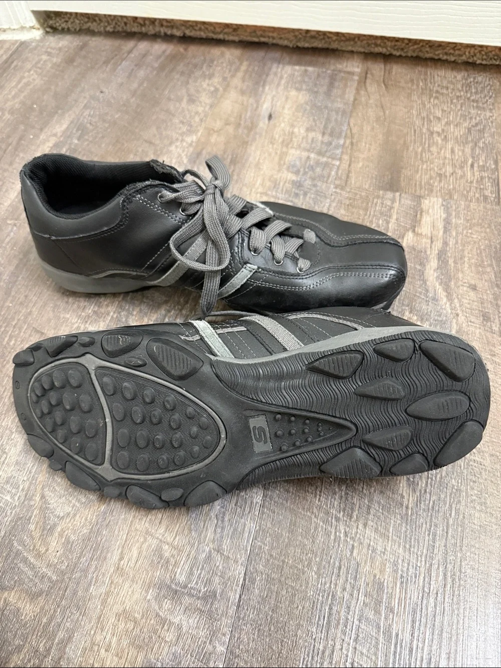 Skechers Men's Black Urban Thread Refresh with Gray Accents